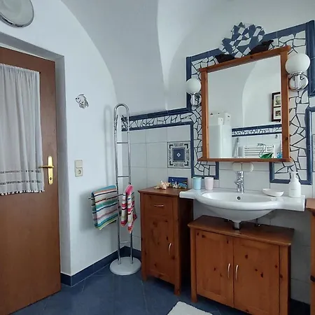 In Traumhafter Lage Mit Naturbadeteich Appartement *